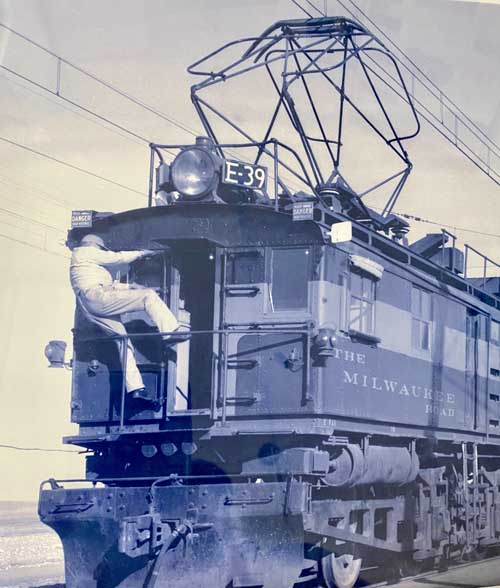 Milwaukee Road at Othello, General Electric E5 Boxcab